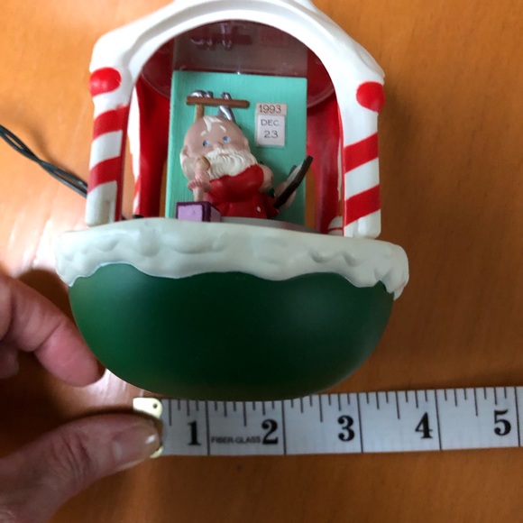 Hallmark Santa’s Workshop vintage ornament - Picture 5 of 8